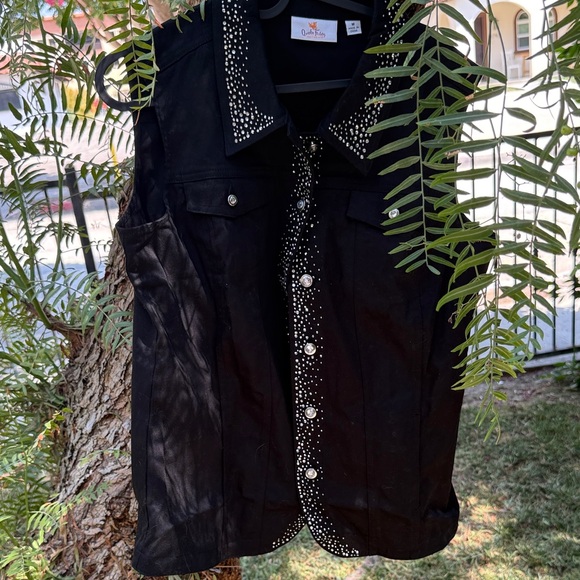 Quacker Factory Tops - Quacker Factory Black bedazzled Collar vest w/functional pockets Sz.M